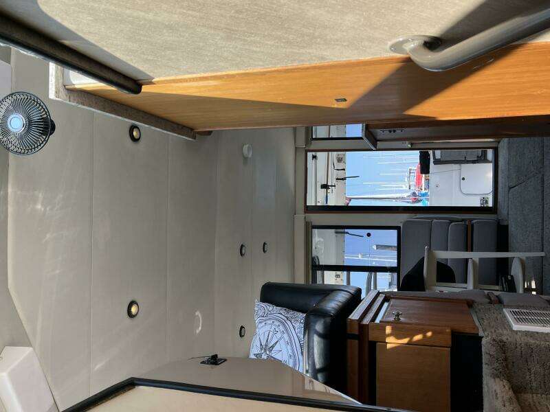 39ft Bayliner Yacht For Sale