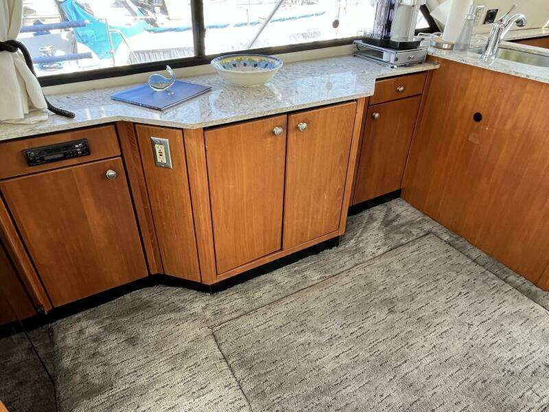 39ft Bayliner Yacht For Sale