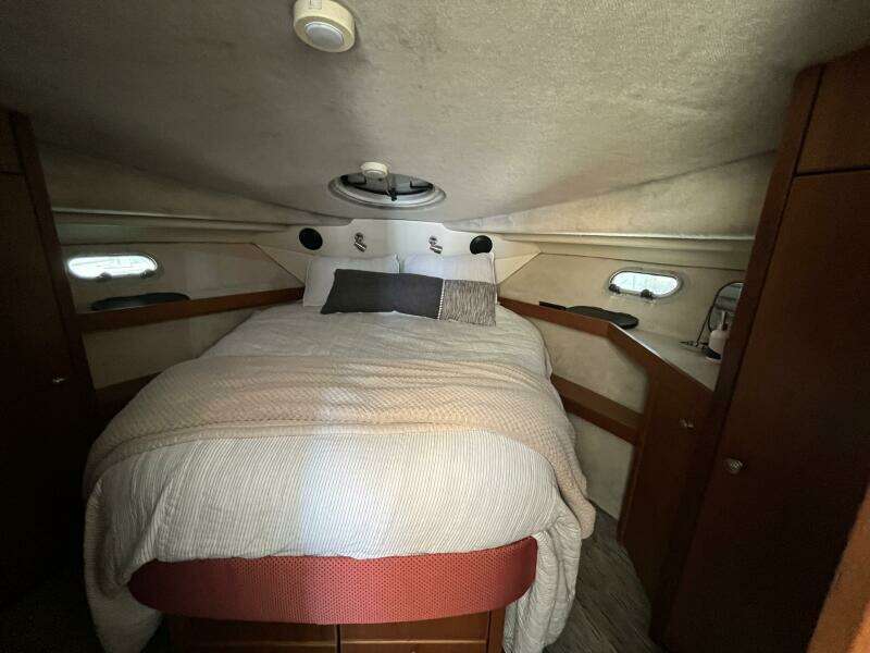 39ft Bayliner Yacht For Sale