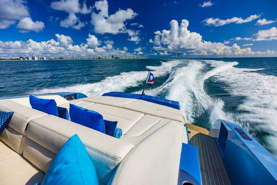 IMPULSIVE 58ft Vanquish Yachts Yacht For Sale