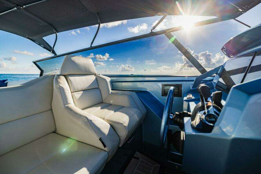 IMPULSIVE 58ft Vanquish Yachts Yacht For Sale