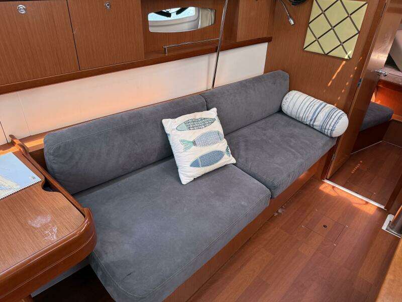 Magic Maddie 2 43ft Beneteau Yacht For Sale