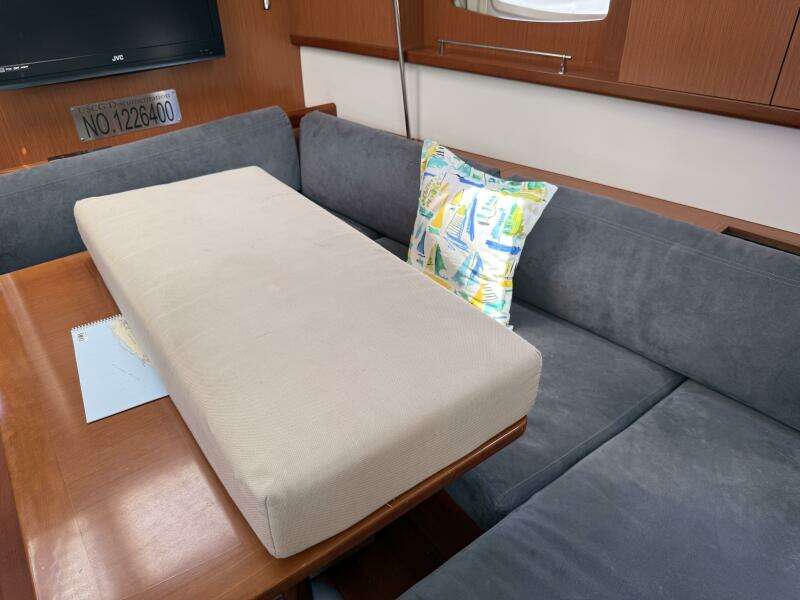 Magic Maddie 2 43ft Beneteau Yacht For Sale