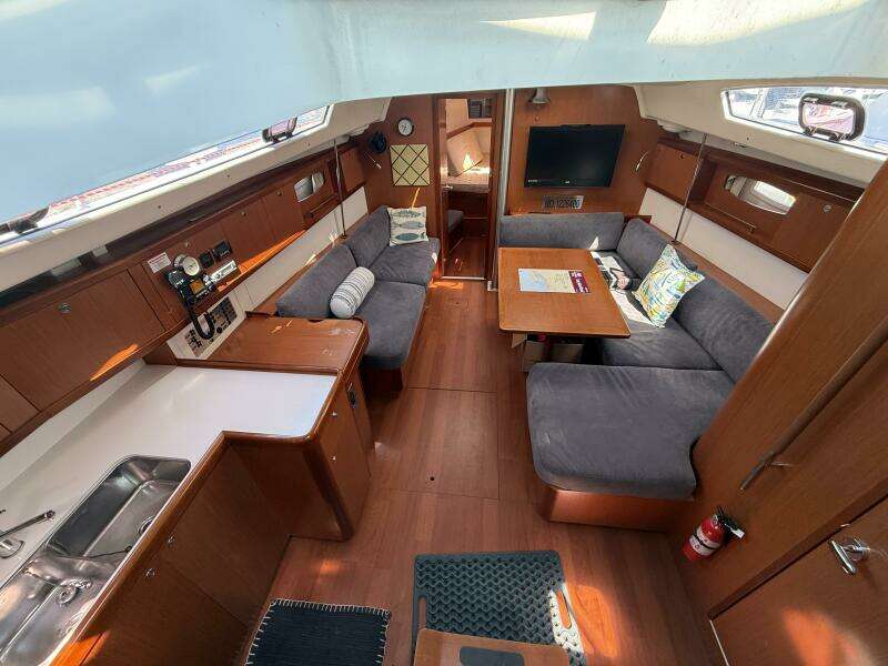 Magic Maddie 2 43ft Beneteau Yacht For Sale