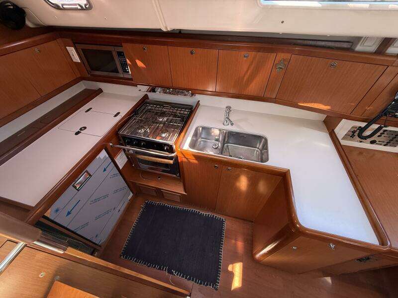 Magic Maddie 2 43ft Beneteau Yacht For Sale