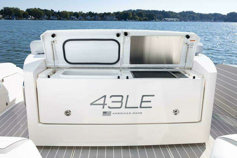 43ft Tiara Yachts Yacht For Sale