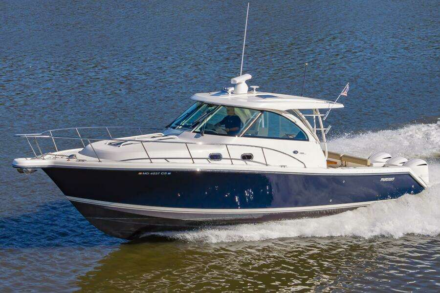38Pursuit2017260