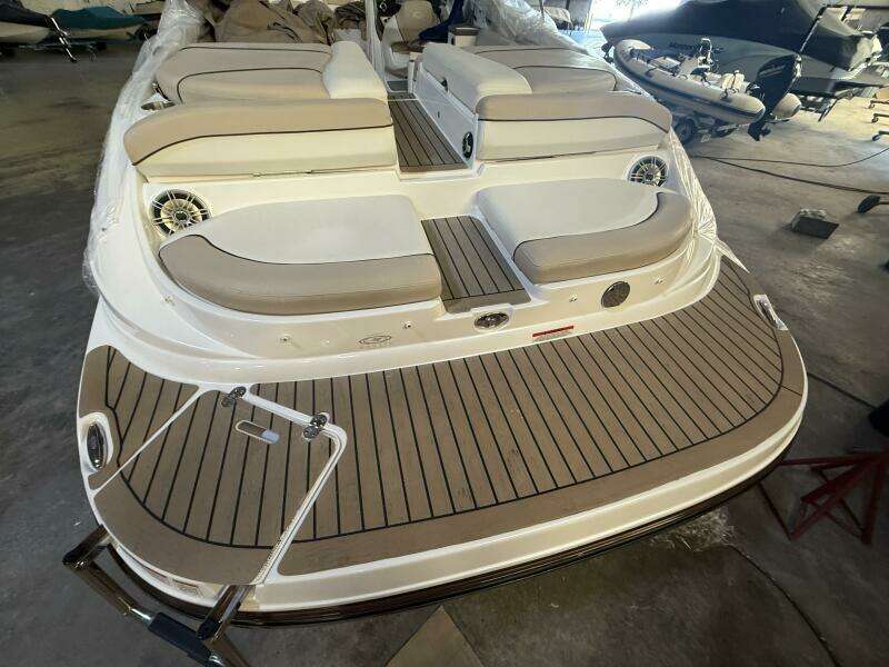 28ft Rinker Yacht For Sale