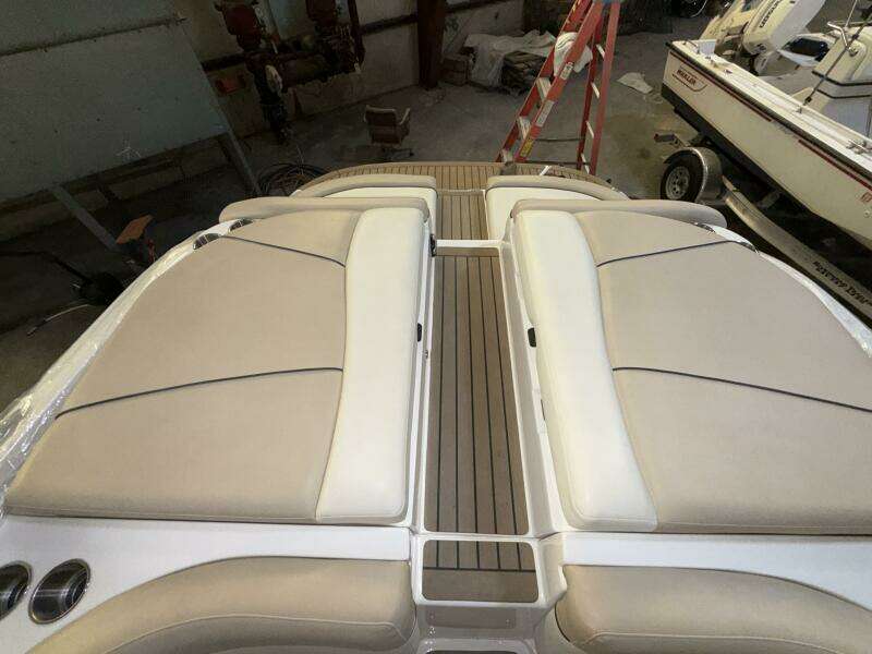 28ft Rinker Yacht For Sale