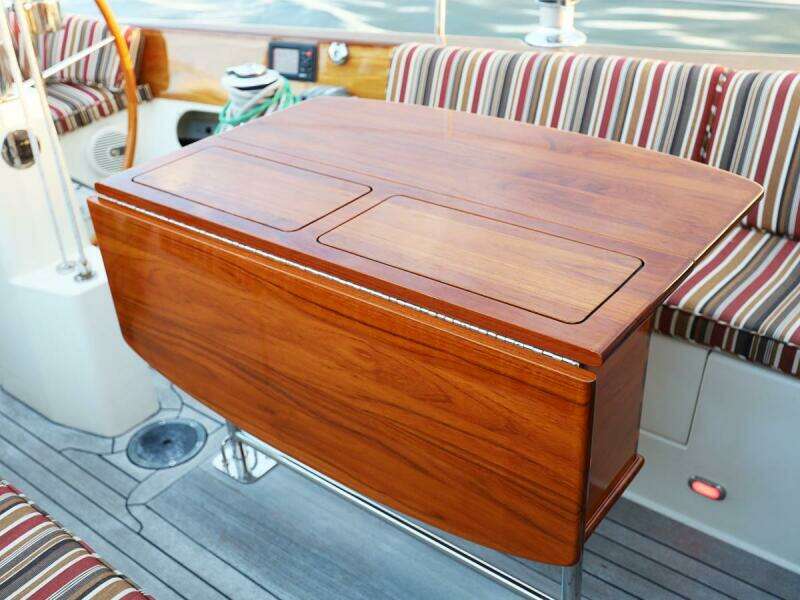 Cockpit Table