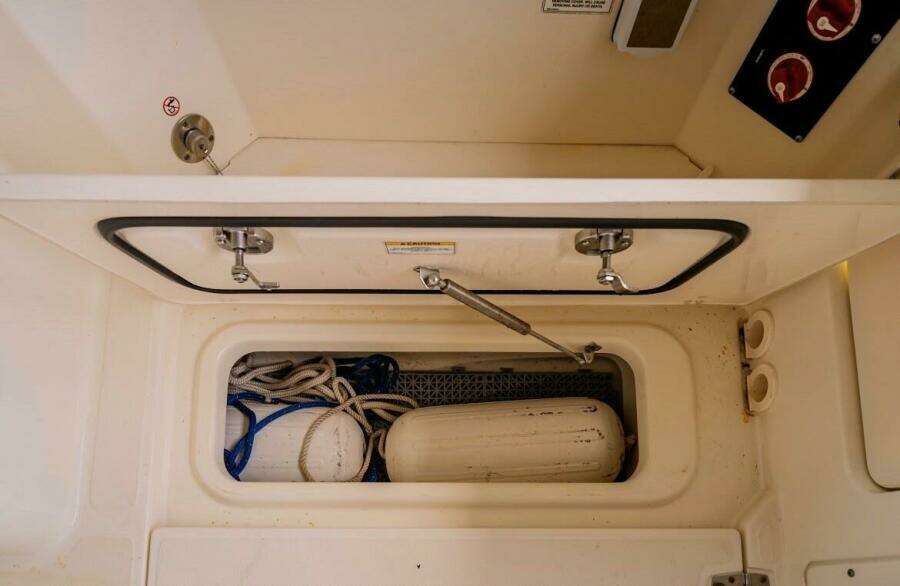 28ft Boston Whaler Yacht For Sale