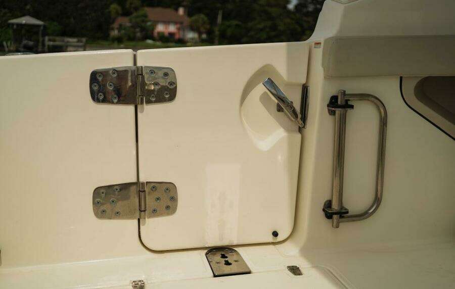 28ft Boston Whaler Yacht For Sale