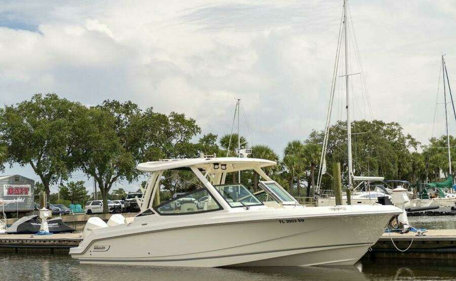 28ft Boston Whaler Yacht For Sale