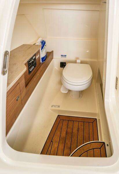 28ft Boston Whaler Yacht For Sale