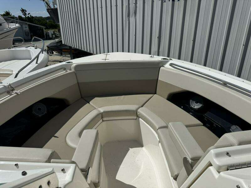 28ft Boston Whaler Yacht For Sale
