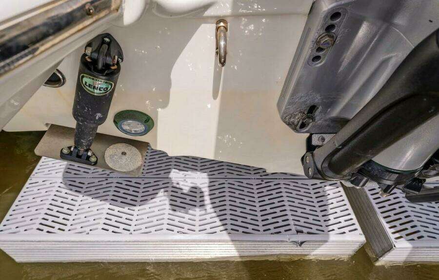 28ft Boston Whaler Yacht For Sale