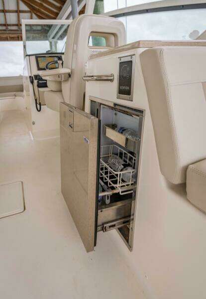 28ft Boston Whaler Yacht For Sale