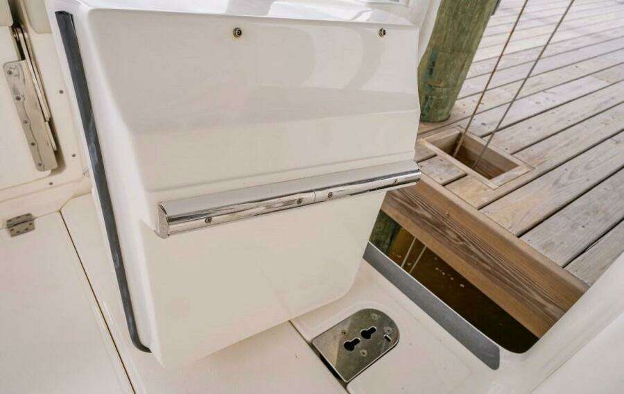 28ft Boston Whaler Yacht For Sale