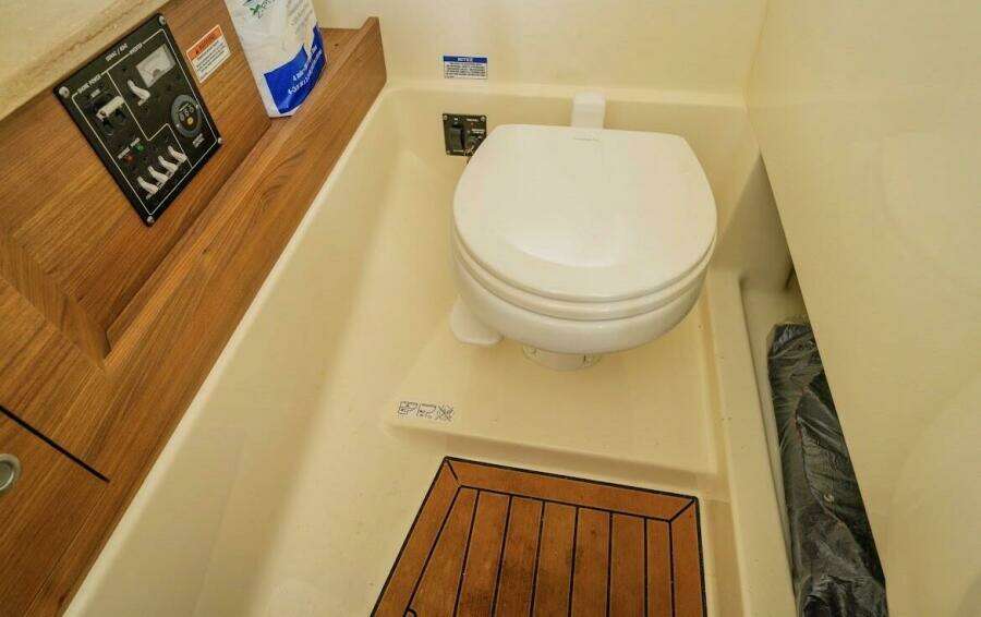 28ft Boston Whaler Yacht For Sale