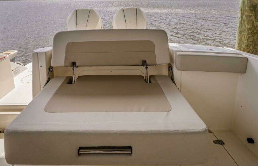 28ft Boston Whaler Yacht For Sale