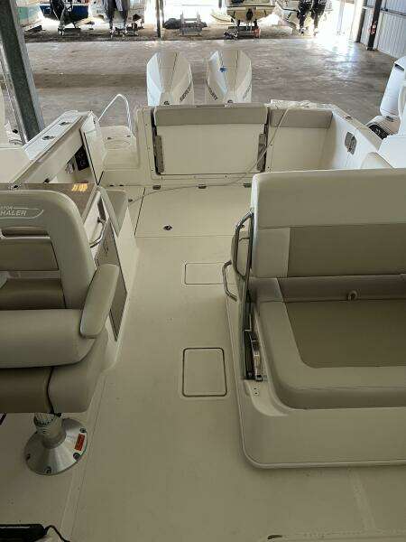 28ft Boston Whaler Yacht For Sale