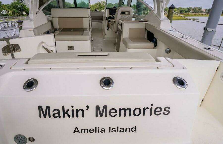 28ft Boston Whaler Yacht For Sale