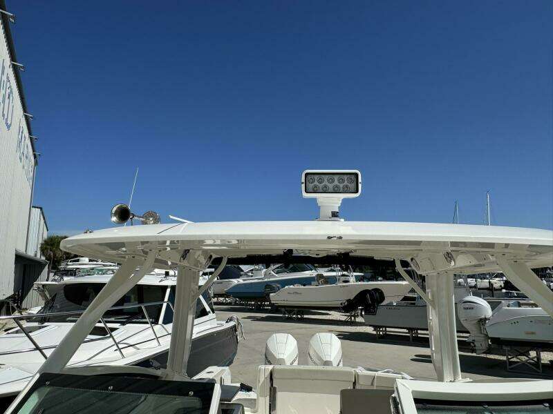 28ft Boston Whaler Yacht For Sale