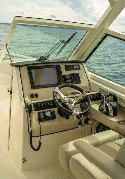 28ft Boston Whaler Yacht For Sale