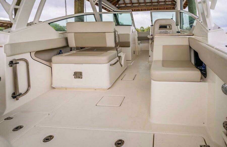 28ft Boston Whaler Yacht For Sale