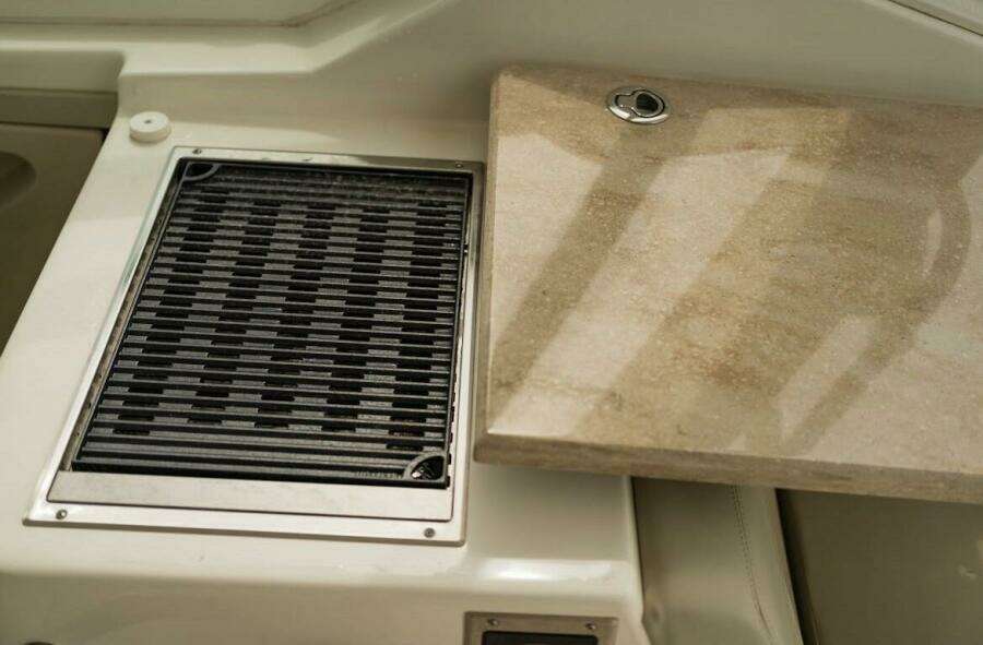 28ft Boston Whaler Yacht For Sale