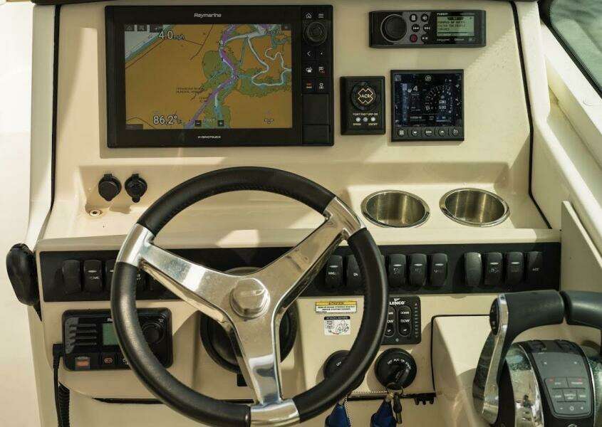 28ft Boston Whaler Yacht For Sale