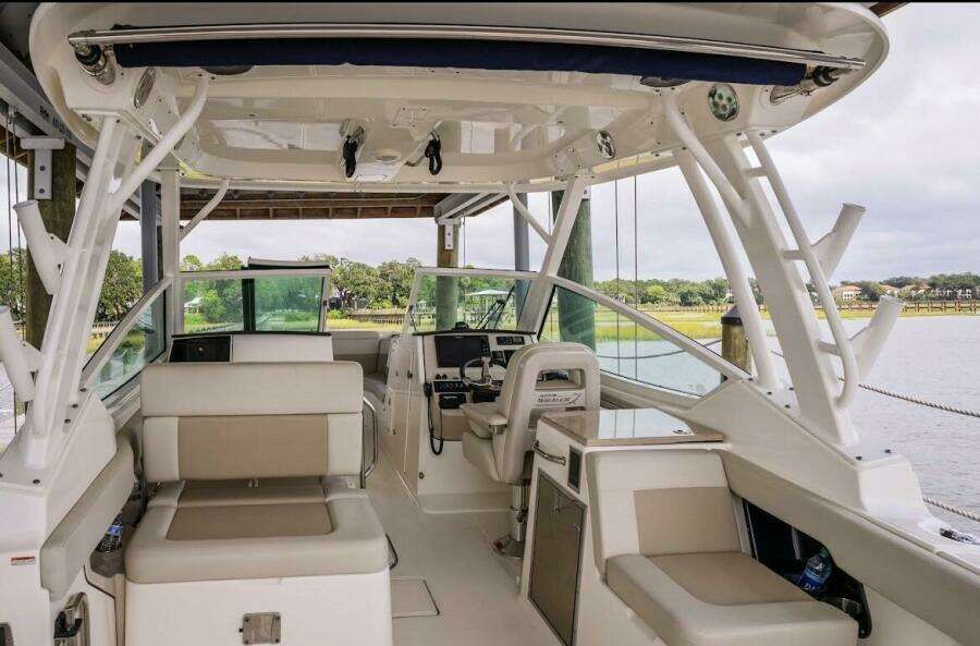 28ft Boston Whaler Yacht For Sale