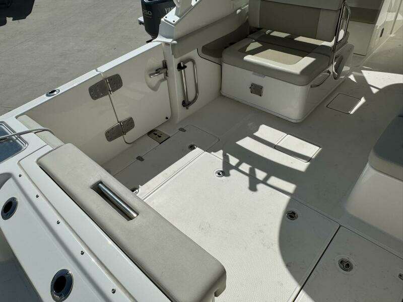 28ft Boston Whaler Yacht For Sale