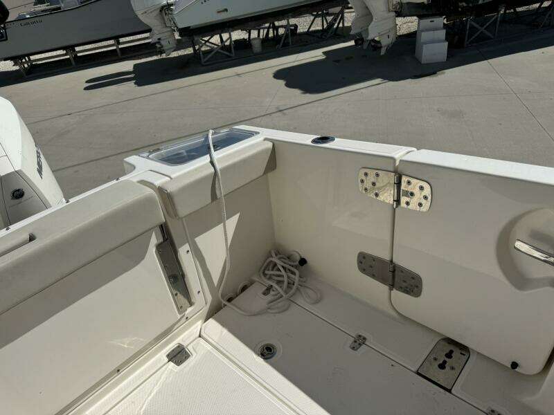 28ft Boston Whaler Yacht For Sale