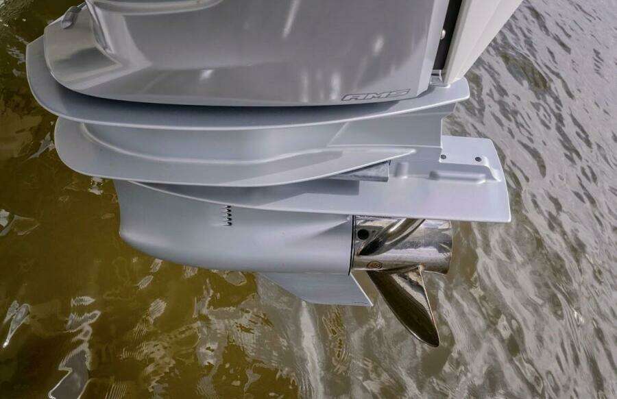 28ft Boston Whaler Yacht For Sale