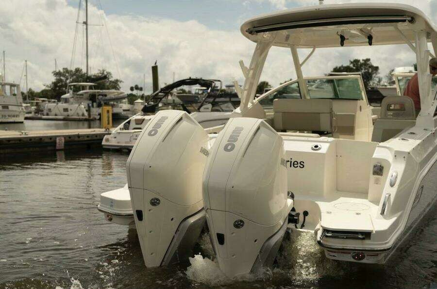 28ft Boston Whaler Yacht For Sale