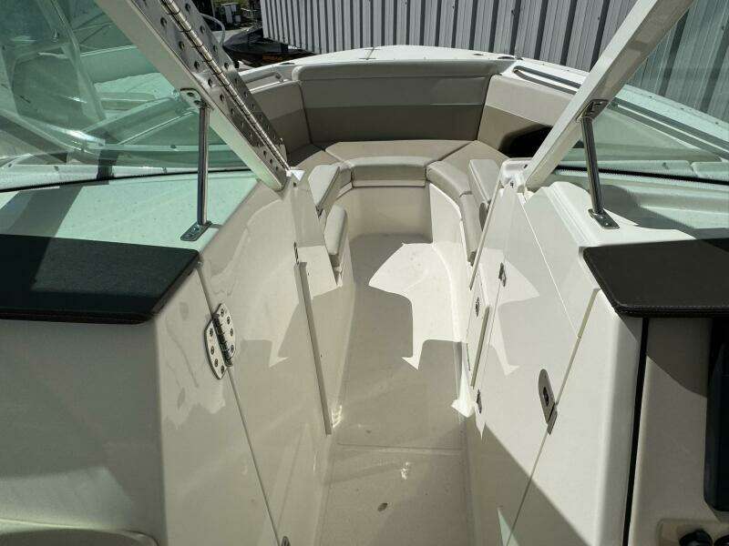 28ft Boston Whaler Yacht For Sale