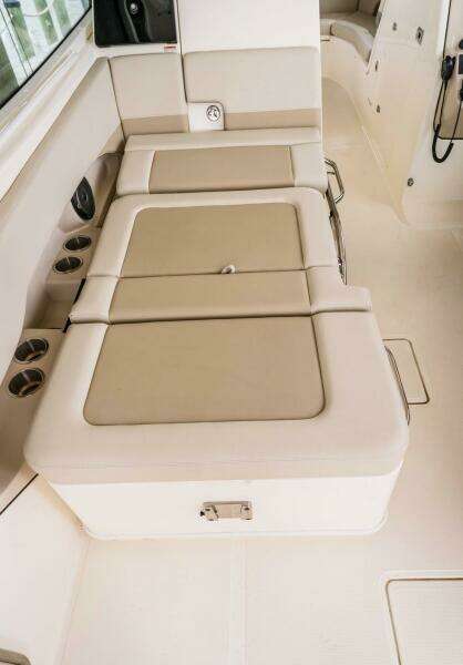 28ft Boston Whaler Yacht For Sale