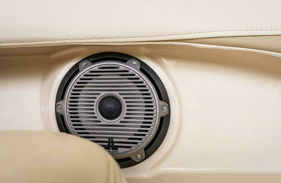 28ft Boston Whaler Yacht For Sale