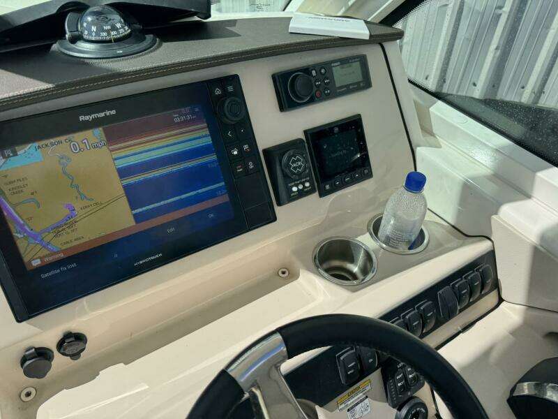 28ft Boston Whaler Yacht For Sale