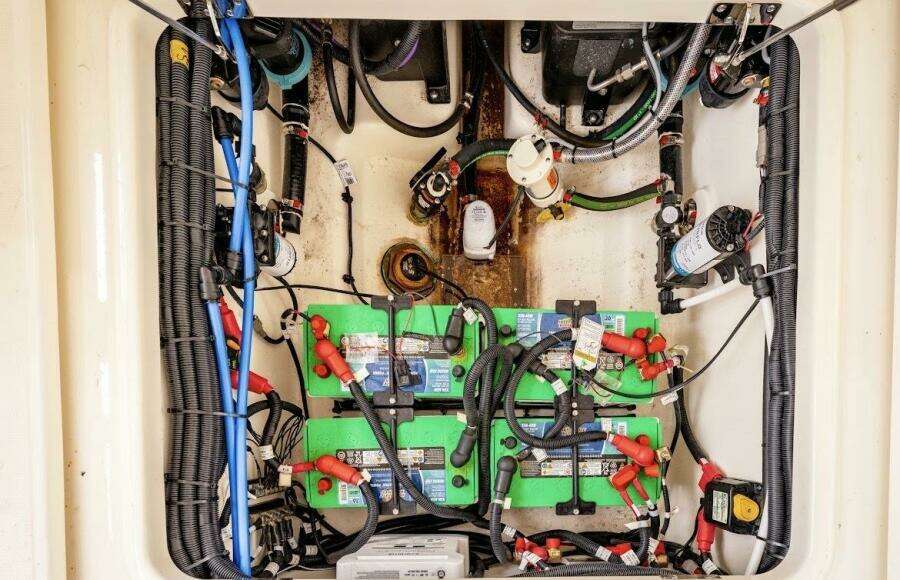 28ft Boston Whaler Yacht For Sale