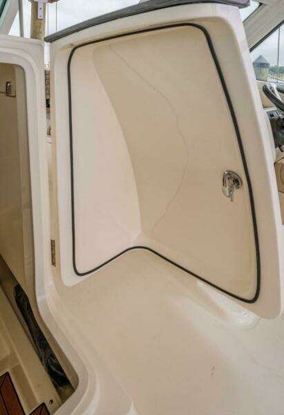 28ft Boston Whaler Yacht For Sale