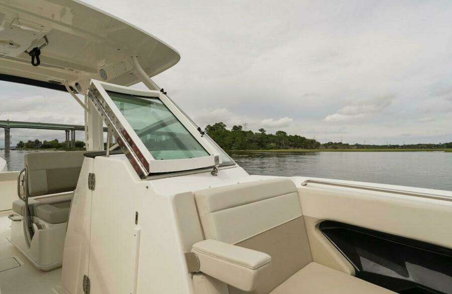 28ft Boston Whaler Yacht For Sale