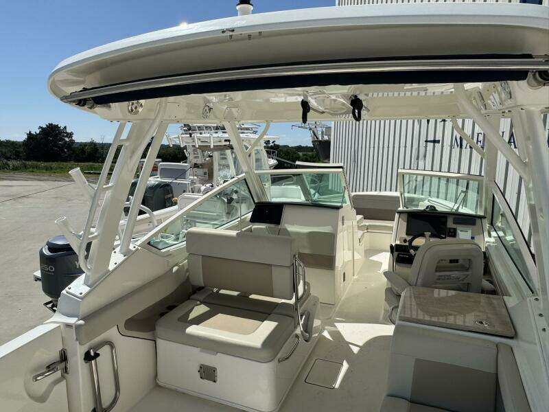 28ft Boston Whaler Yacht For Sale