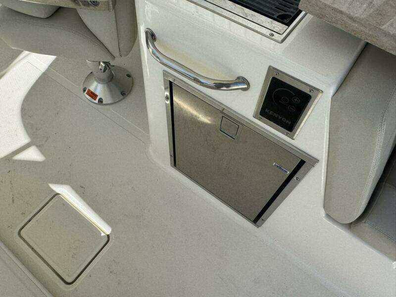 28ft Boston Whaler Yacht For Sale