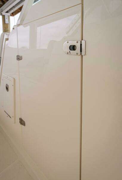 28ft Boston Whaler Yacht For Sale