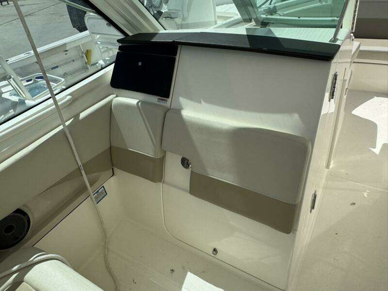 28ft Boston Whaler Yacht For Sale