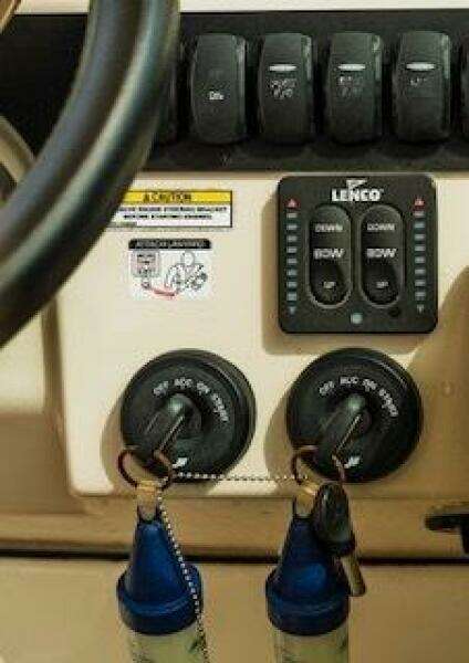 28ft Boston Whaler Yacht For Sale