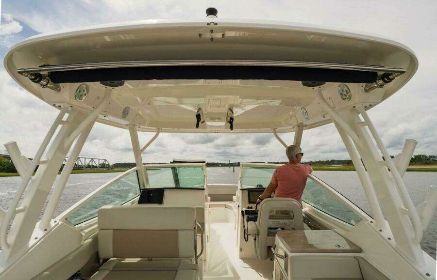 28ft Boston Whaler Yacht For Sale