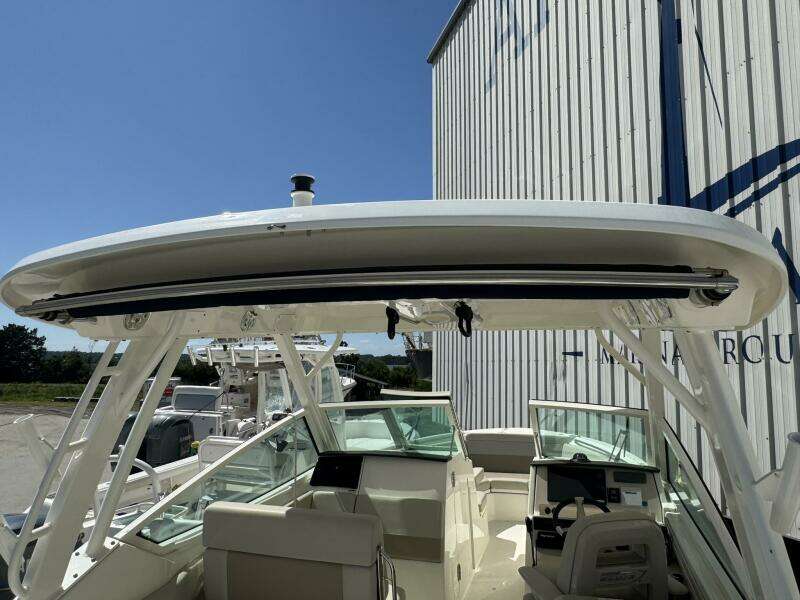 28ft Boston Whaler Yacht For Sale